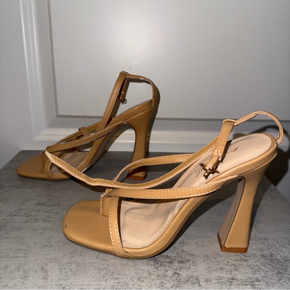 Beige Anna Michelle Heels - Women’s size 6 - Picture 4 of 7